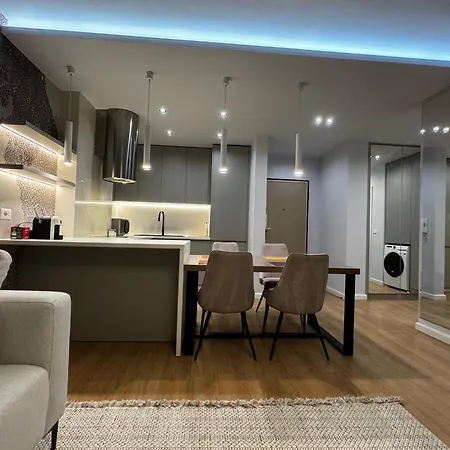 Prive Luxury -city Center & Seaside In 1 Apartment Vlore
